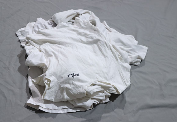 Limpador de camiseta branca