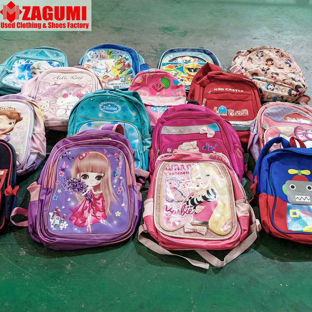 mochilas escolares usadas