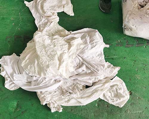 panos de algodão cortados brancos